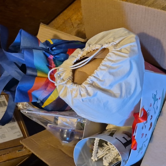 NWT 📦 10 PIECE MYSTERY BUNDLE! 📦 What's In The Box? 🩷 BUY IT & FIND OUT! 😍 - Picture 3 of 3